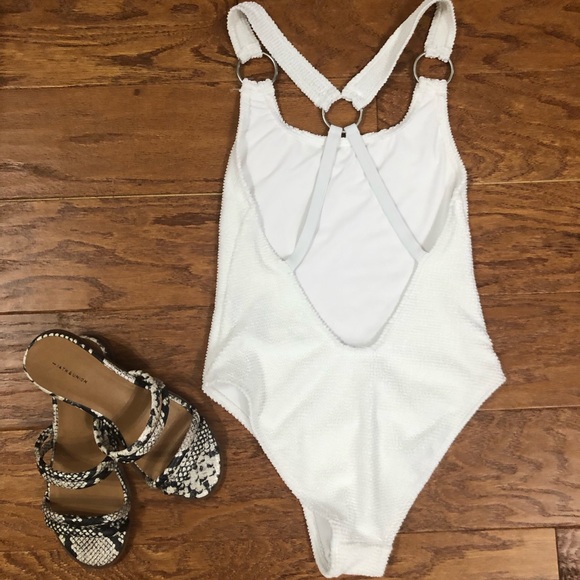 Scrunch textured strappy ring one piece bikini - Picture 5 of 8